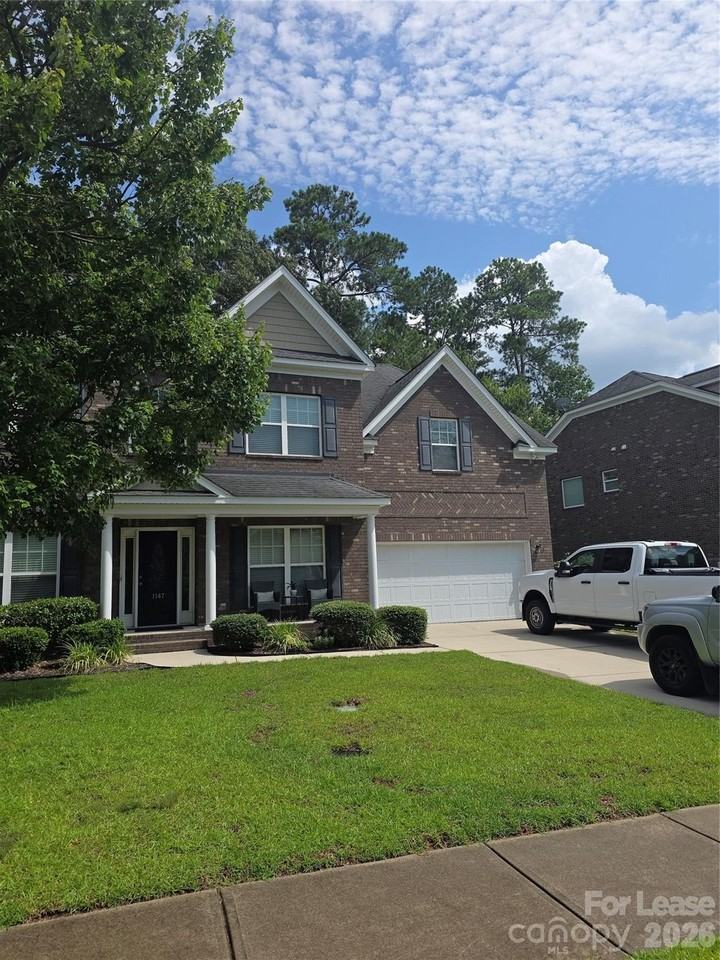 1147 Ashland Dr - Photo 2 of 48