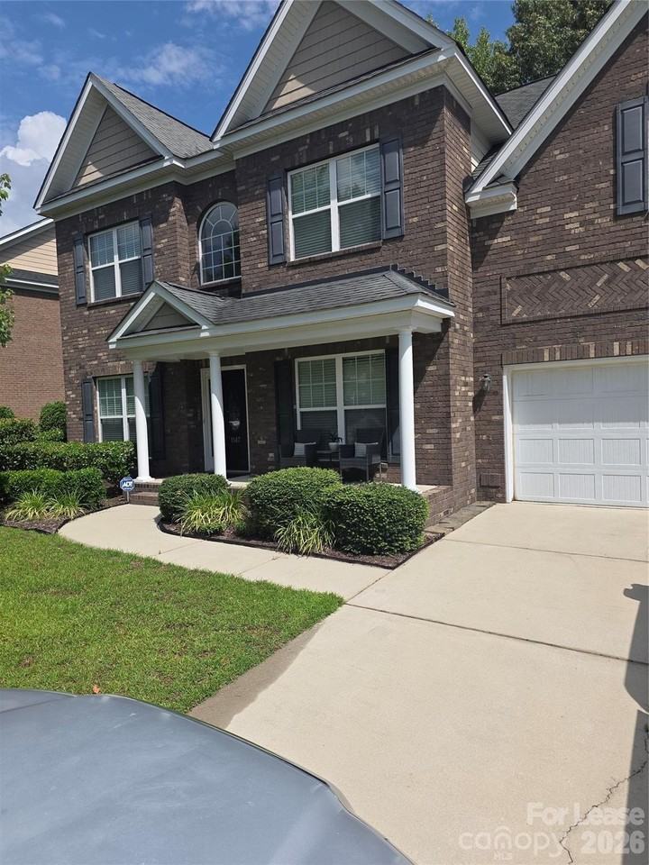 1147 Ashland Dr - Photo 3 of 48