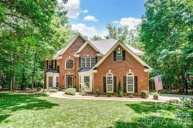 6025 Oakridge Ct - Photo 2 of 46