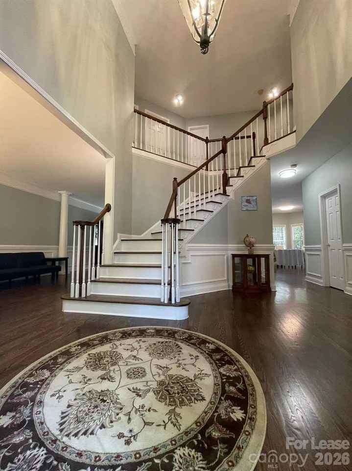 6025 Oakridge Ct - Photo 3 of 46