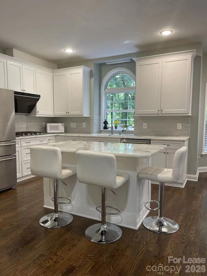 6025 Oakridge Ct - Photo 6 of 46