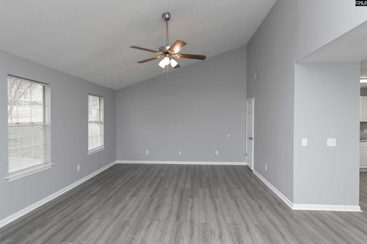 233 Braewick Rd - Photo 7 of 32