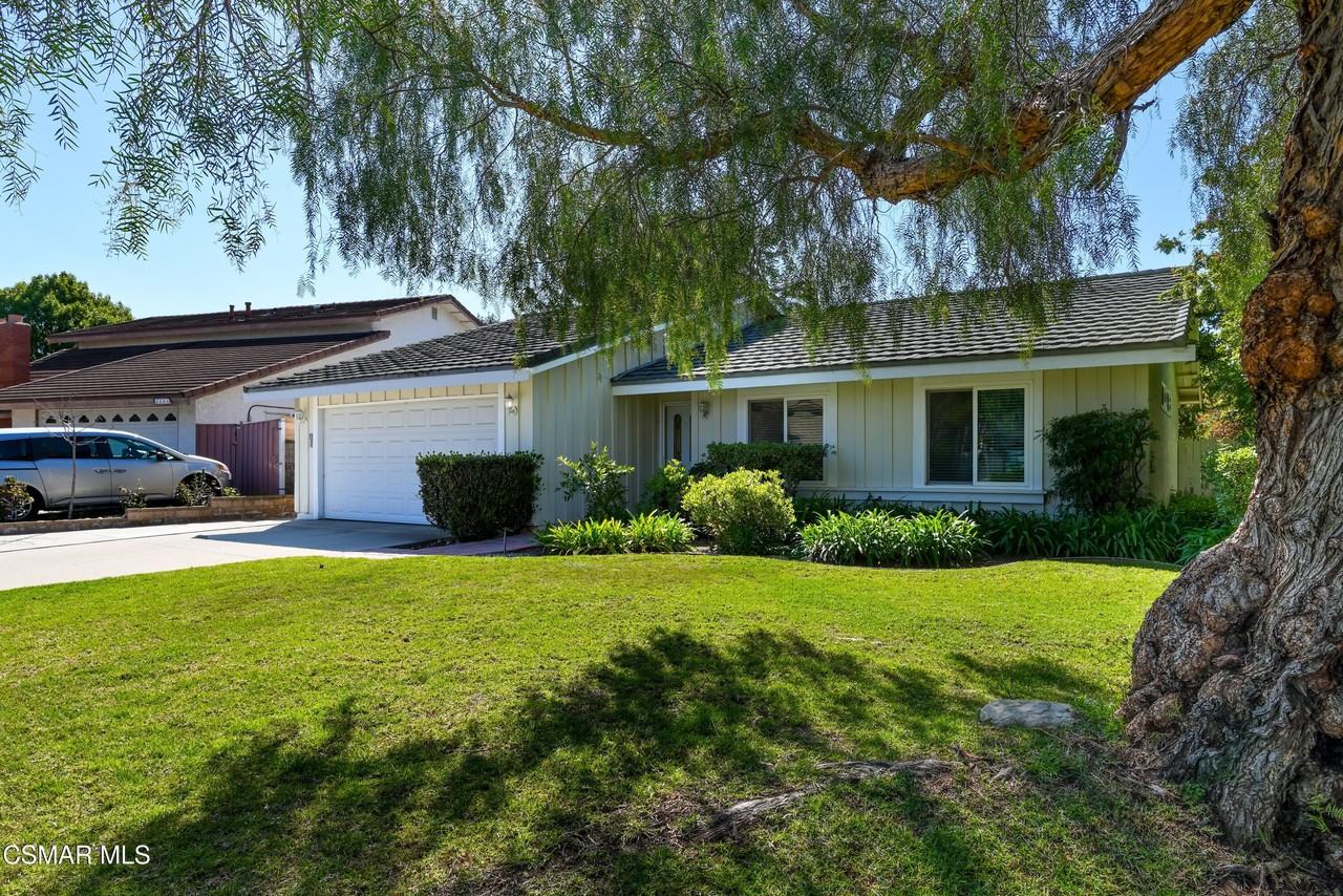 2202 Park Pl - Photo 2 of 35