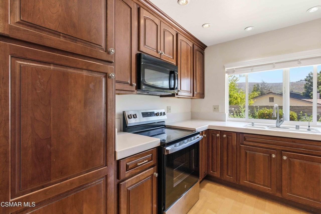 2202 Park Pl - Photo 4 of 35