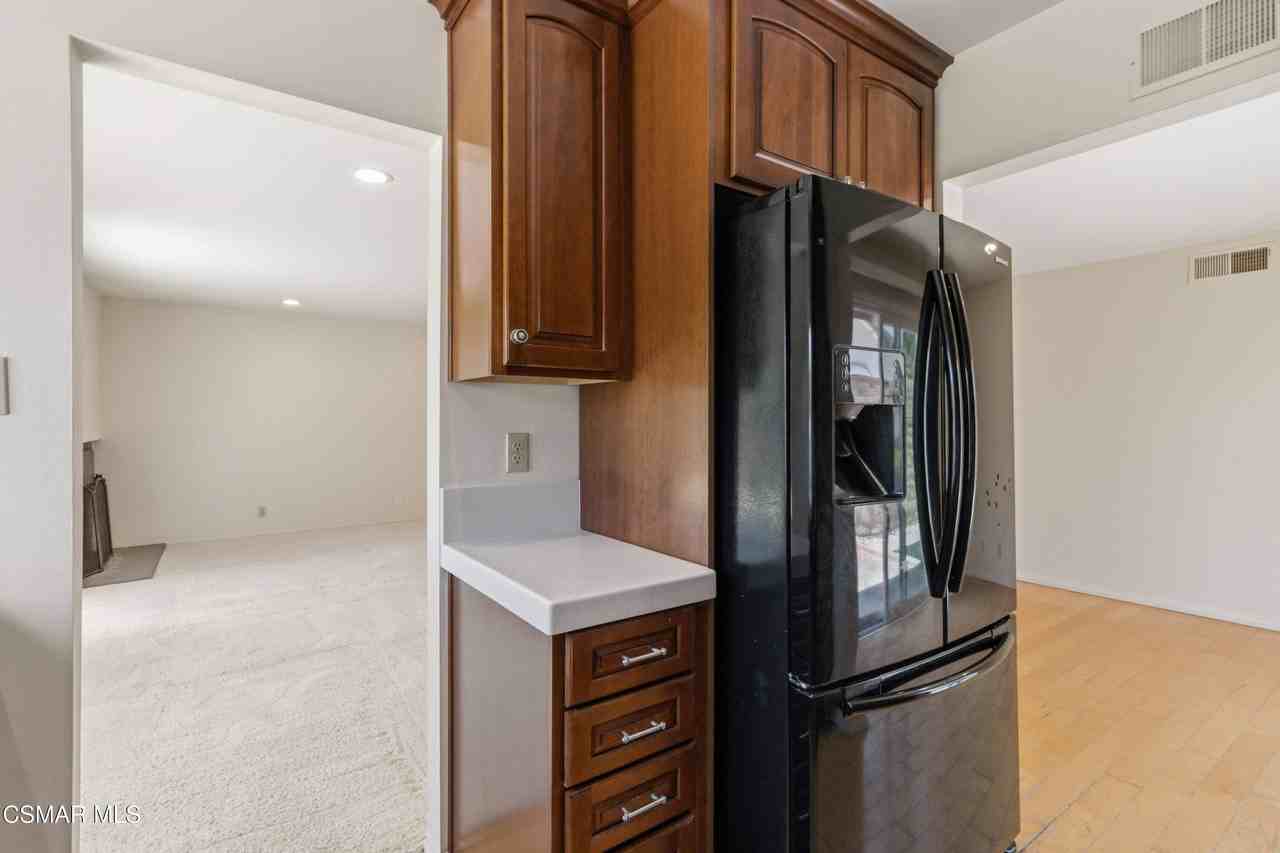 2202 Park Pl - Photo 6 of 35