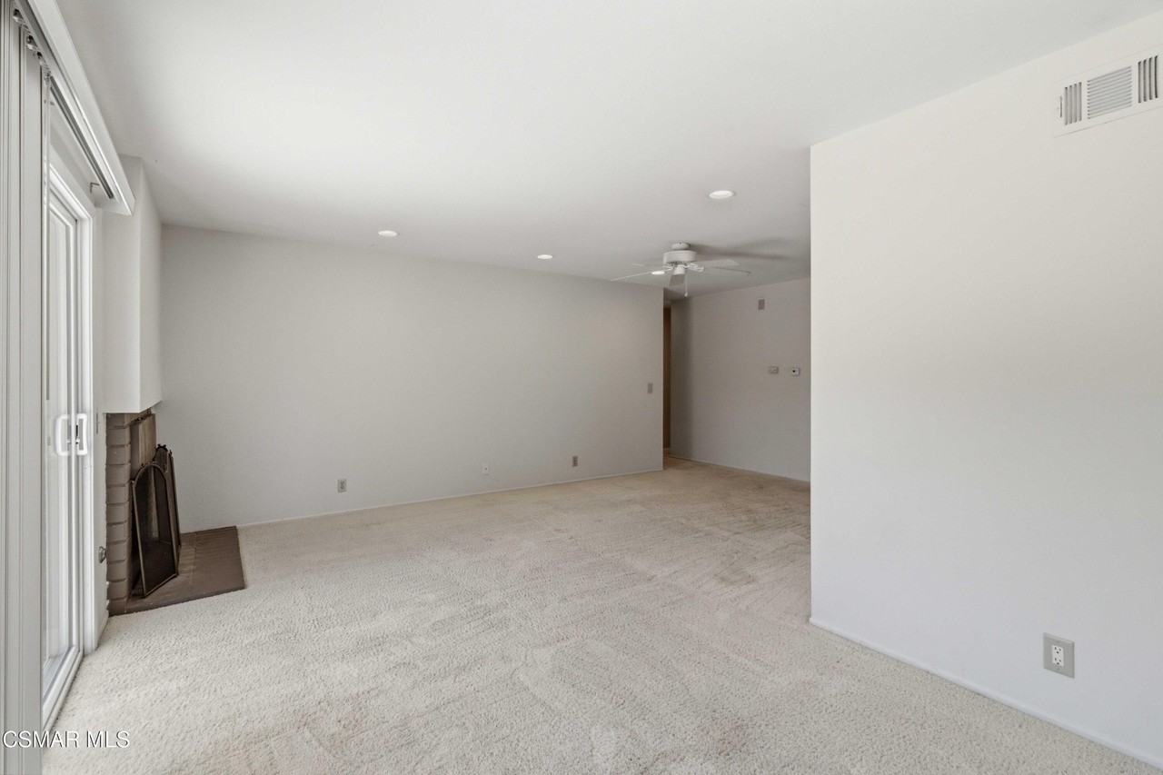 2202 Park Pl - Photo 7 of 35