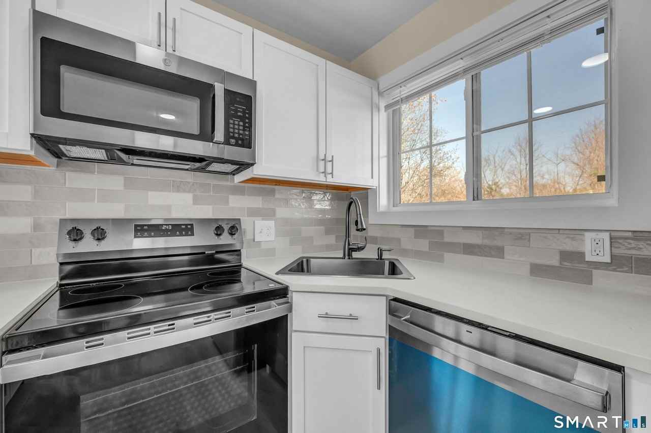 113 Park Ave #10 - Photo 4 of 30