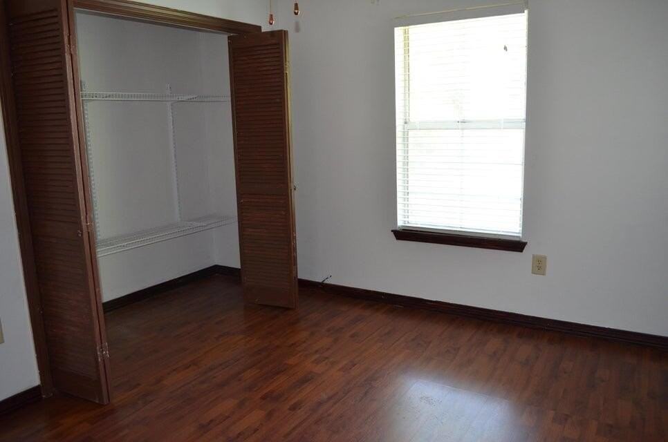 380 Canterbury Cir Nw - Photo 4 of 12