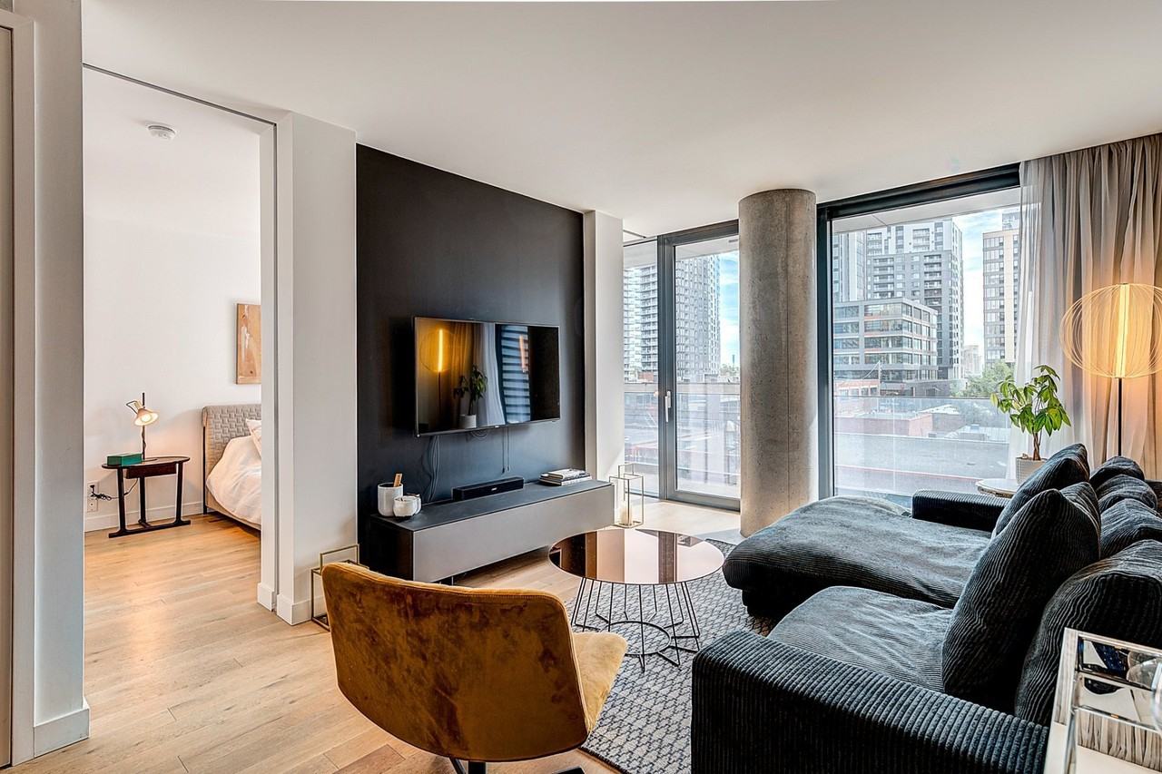 242 Rue Young - Photo 2 of 40