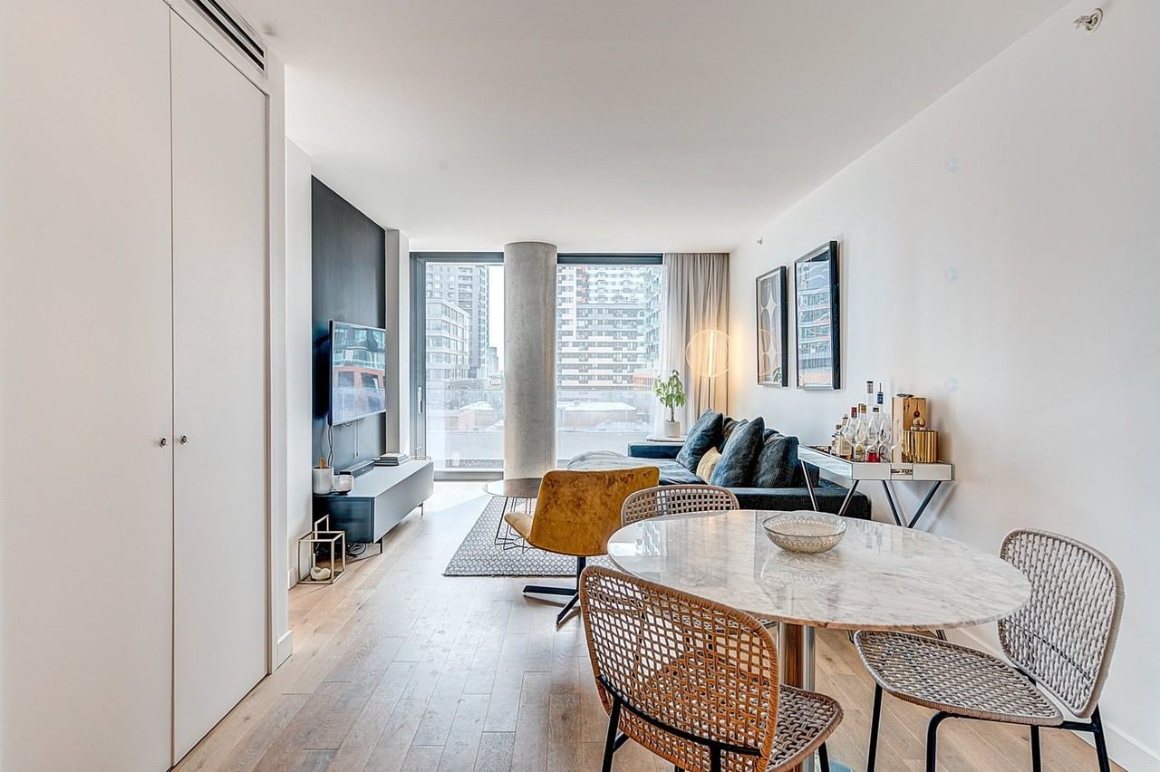 242 Rue Young - Photo 4 of 40