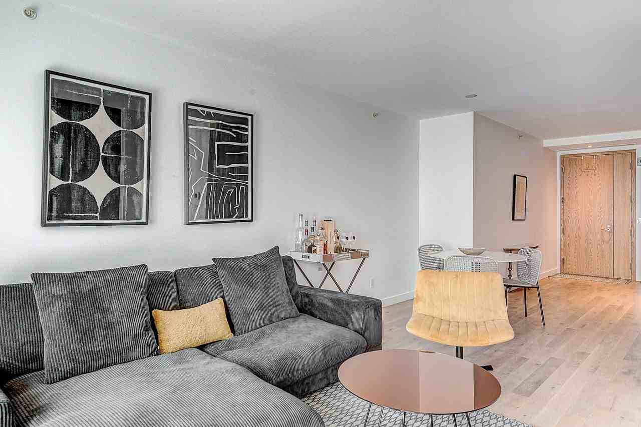 242 Rue Young - Photo 5 of 40