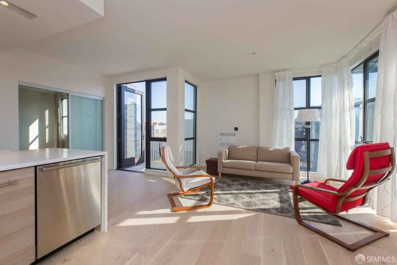 451 Donahue St - Photo 5 of 12