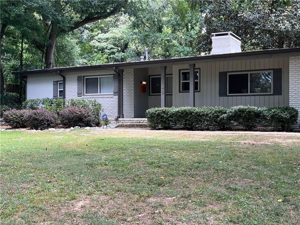 1945 Dellwood Dr Nw #B - Photo 2 of 41
