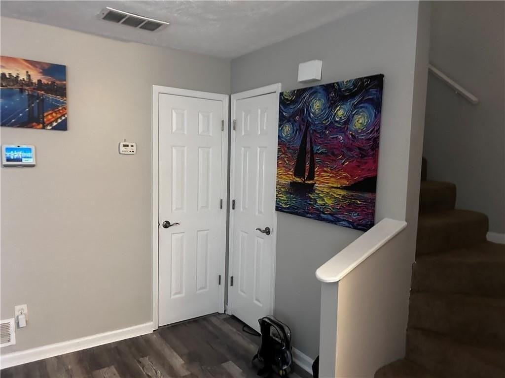 7066 Oakhill Cir - Photo 2 of 8