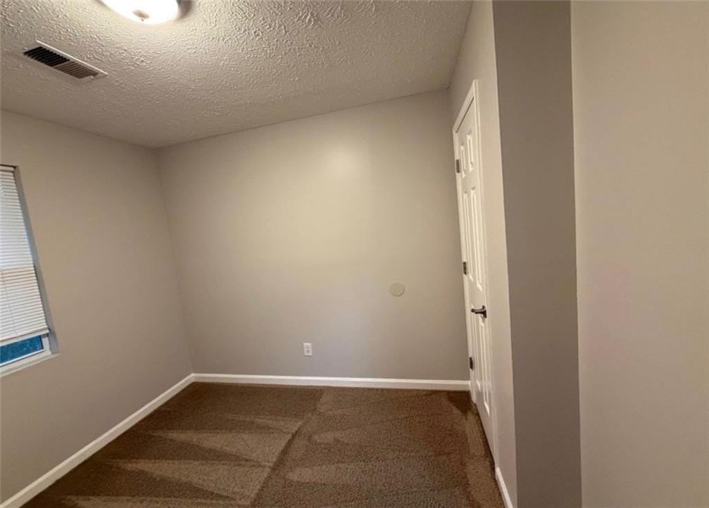 7066 Oakhill Cir - Photo 6 of 8