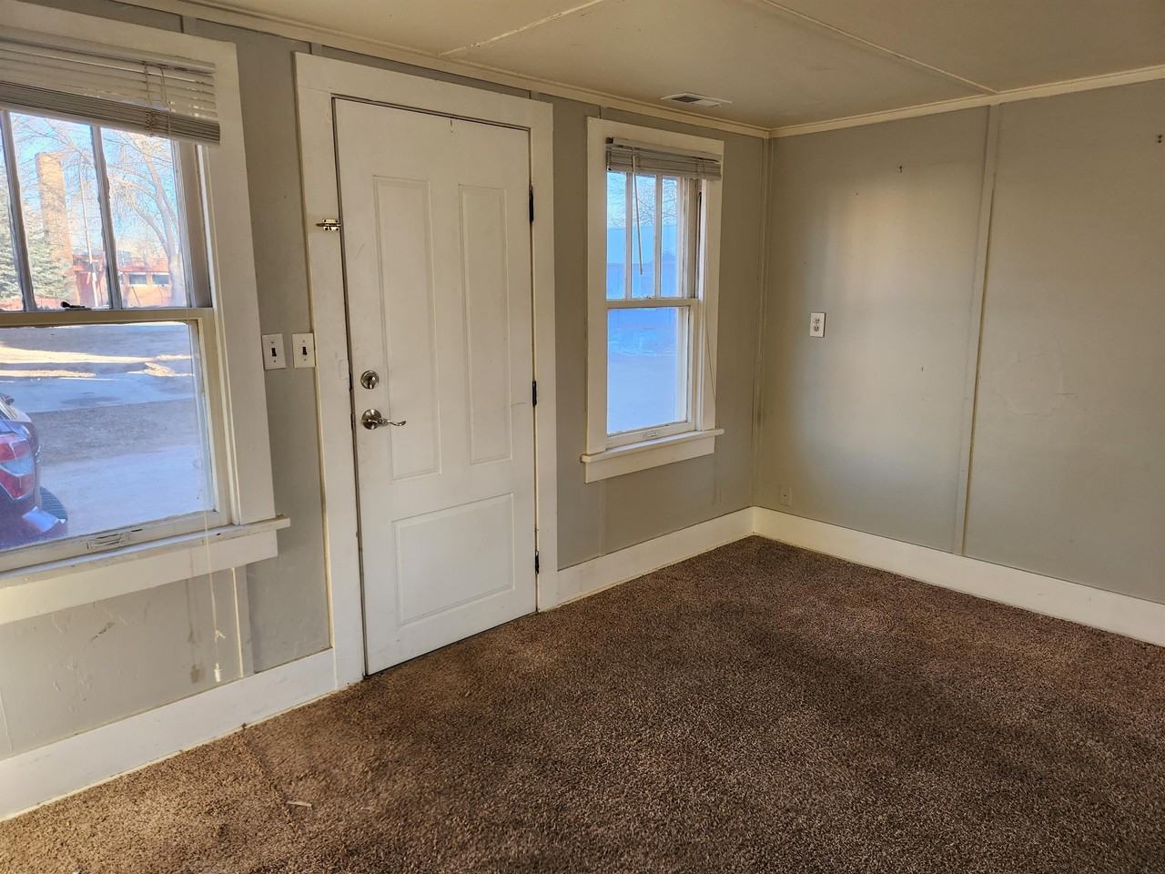 765 North Colorado Avenue - Photo 3 of 17