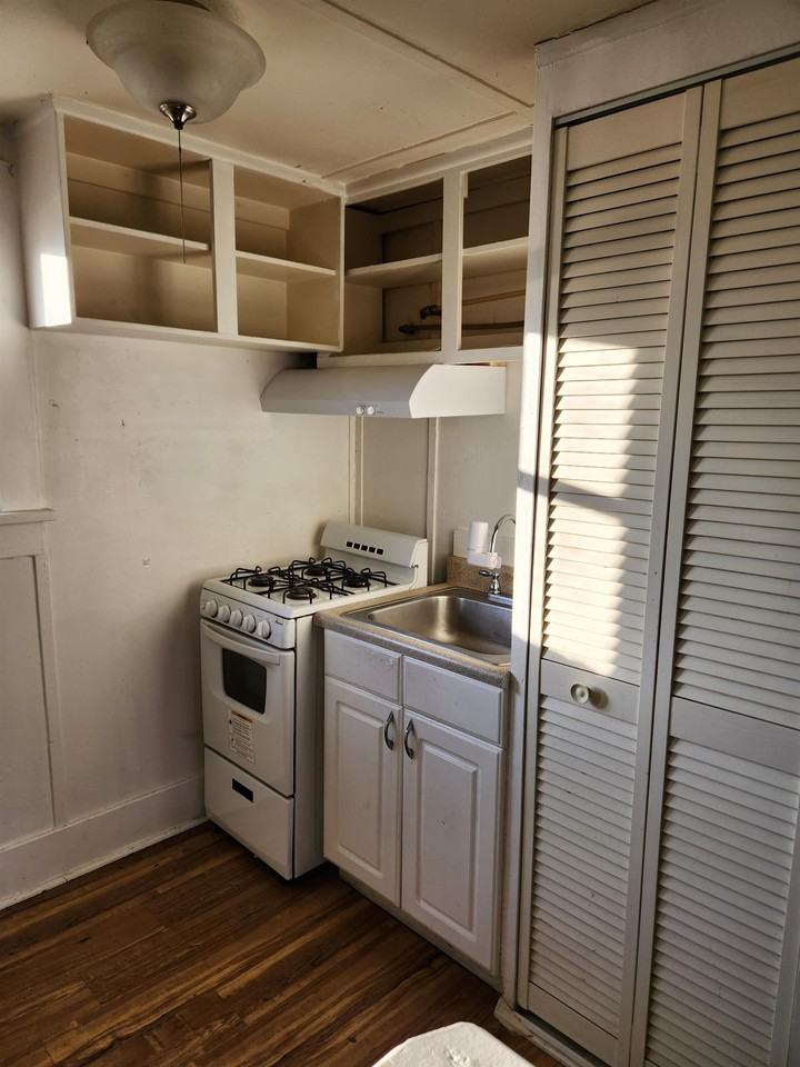 765 North Colorado Avenue - Photo 5 of 17