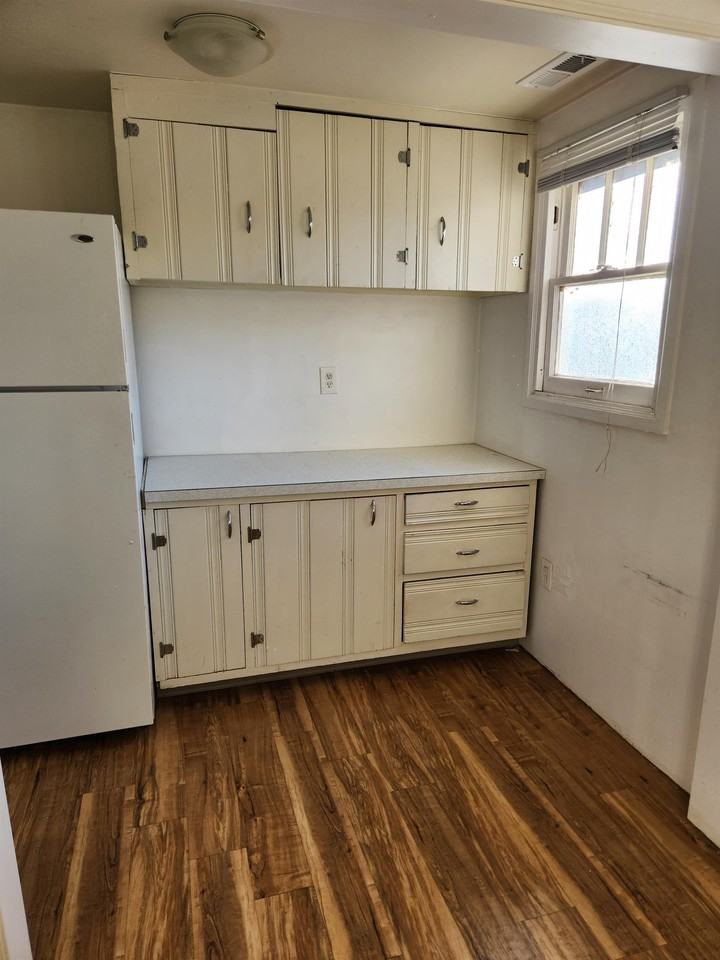 765 North Colorado Avenue - Photo 6 of 17