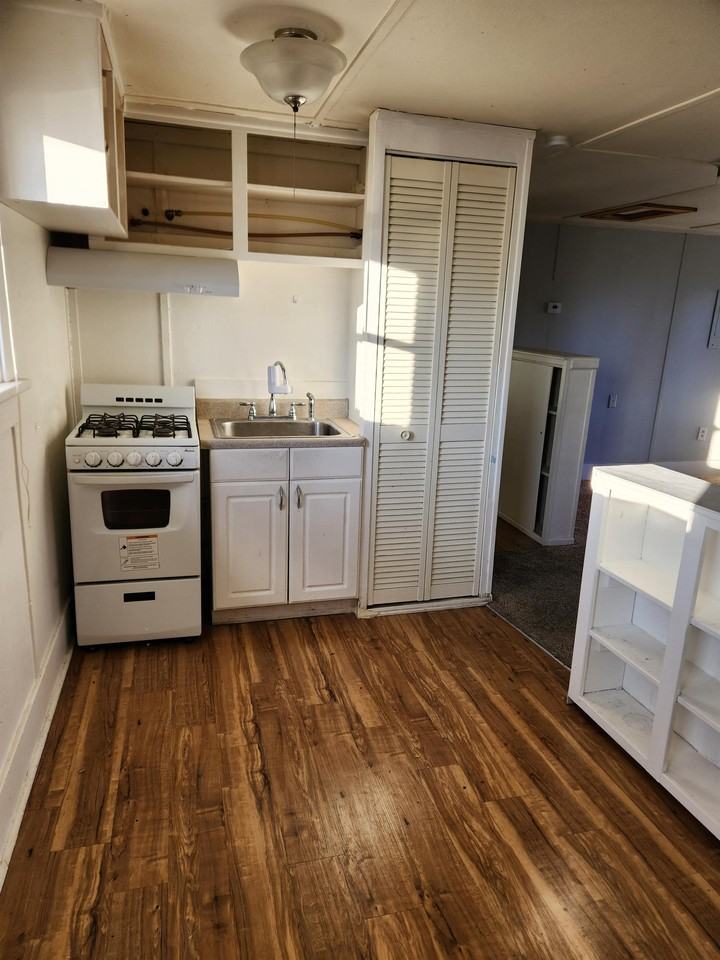 765 North Colorado Avenue - Photo 7 of 17