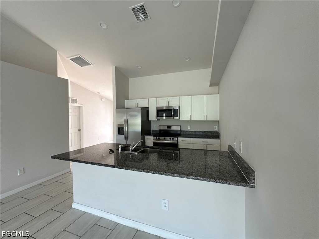 606 Se 8th St - Photo 5 of 20