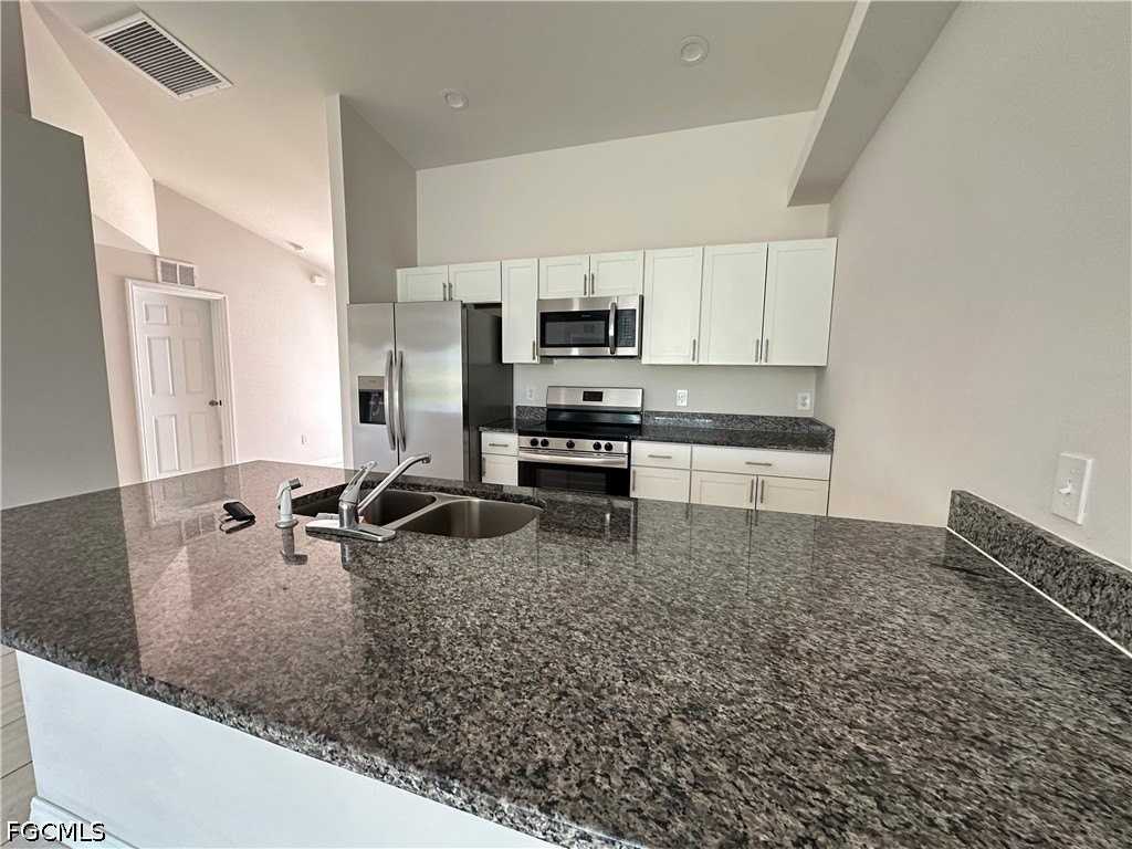606 Se 8th St - Photo 6 of 20