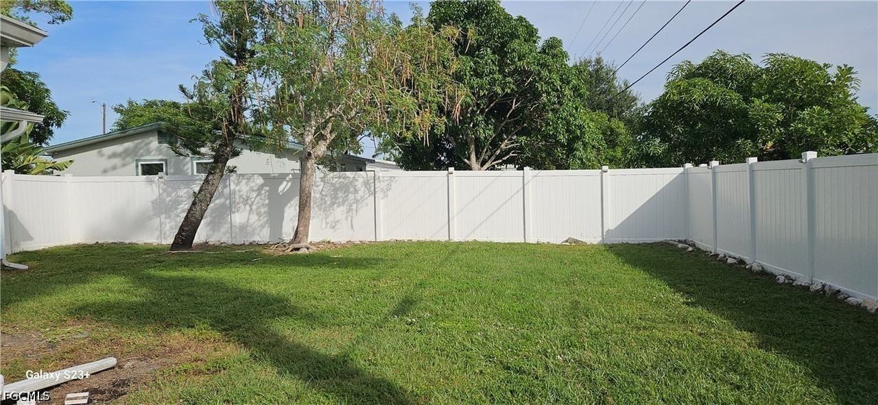 1626 Grace Ave - Photo 3 of 23