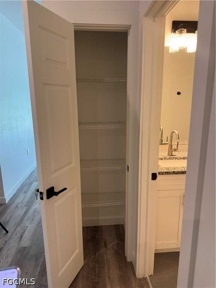 1530 Gilbert Ave S - Photo 7 of 12