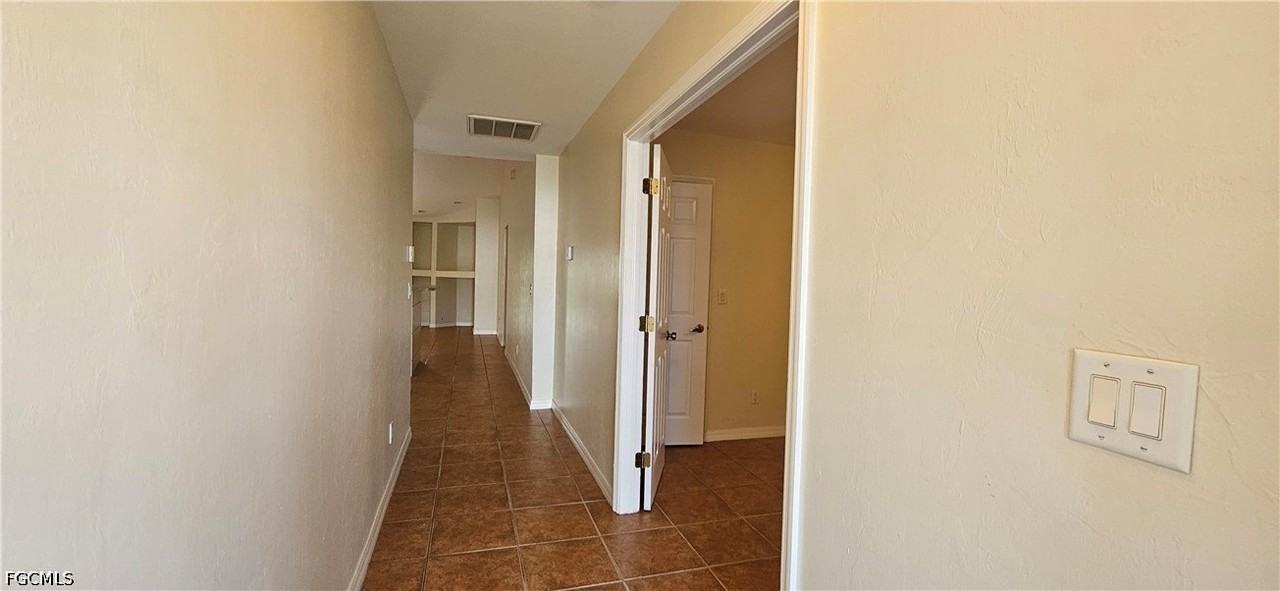 3007 Sw Santa Barbara Pl - Photo 2 of 17