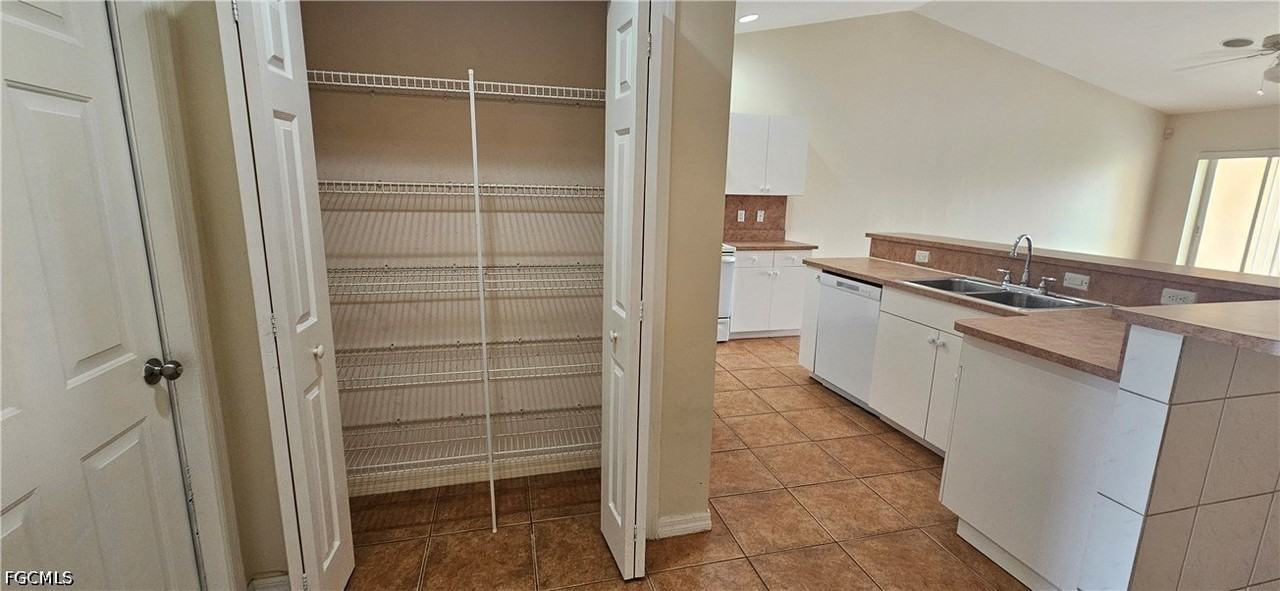 3007 Sw Santa Barbara Pl - Photo 4 of 17