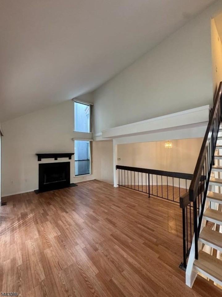 82 Sycamore Ct - Photo 2 of 17