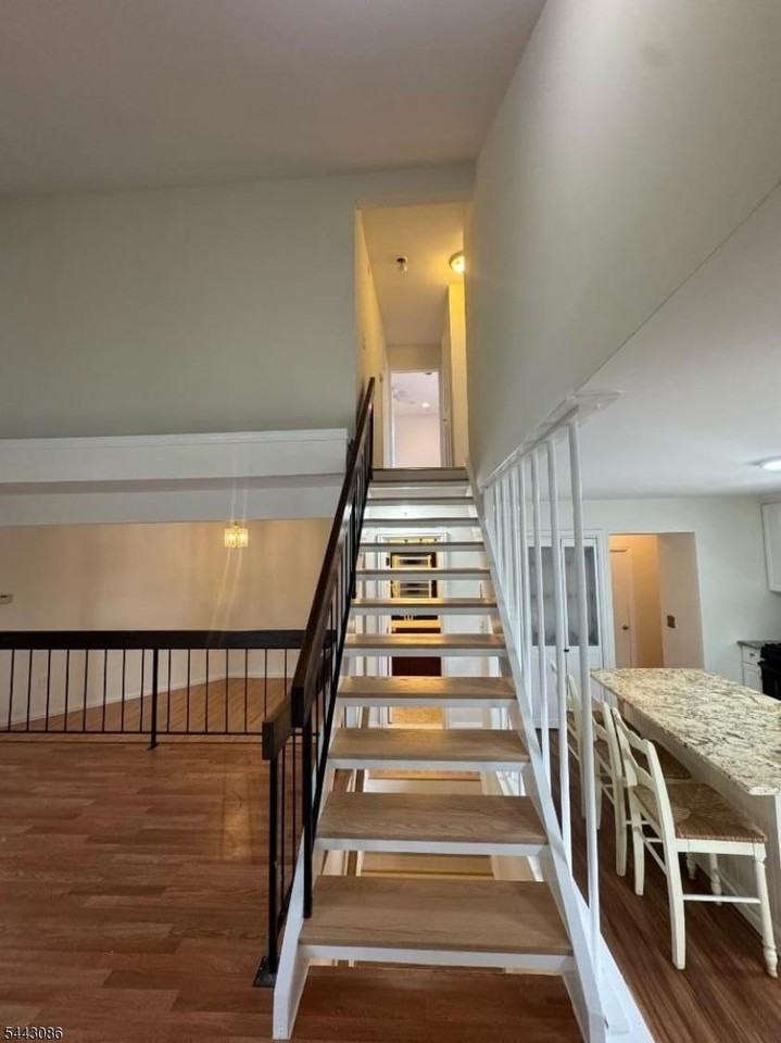 82 Sycamore Ct - Photo 5 of 17