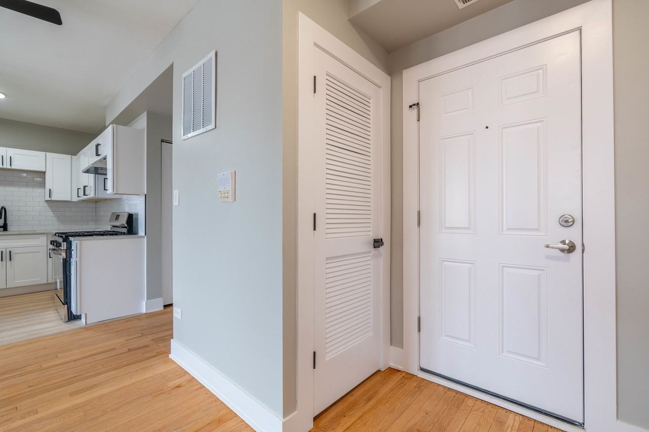 6235-43 N Western Ave - Photo 4 of 50