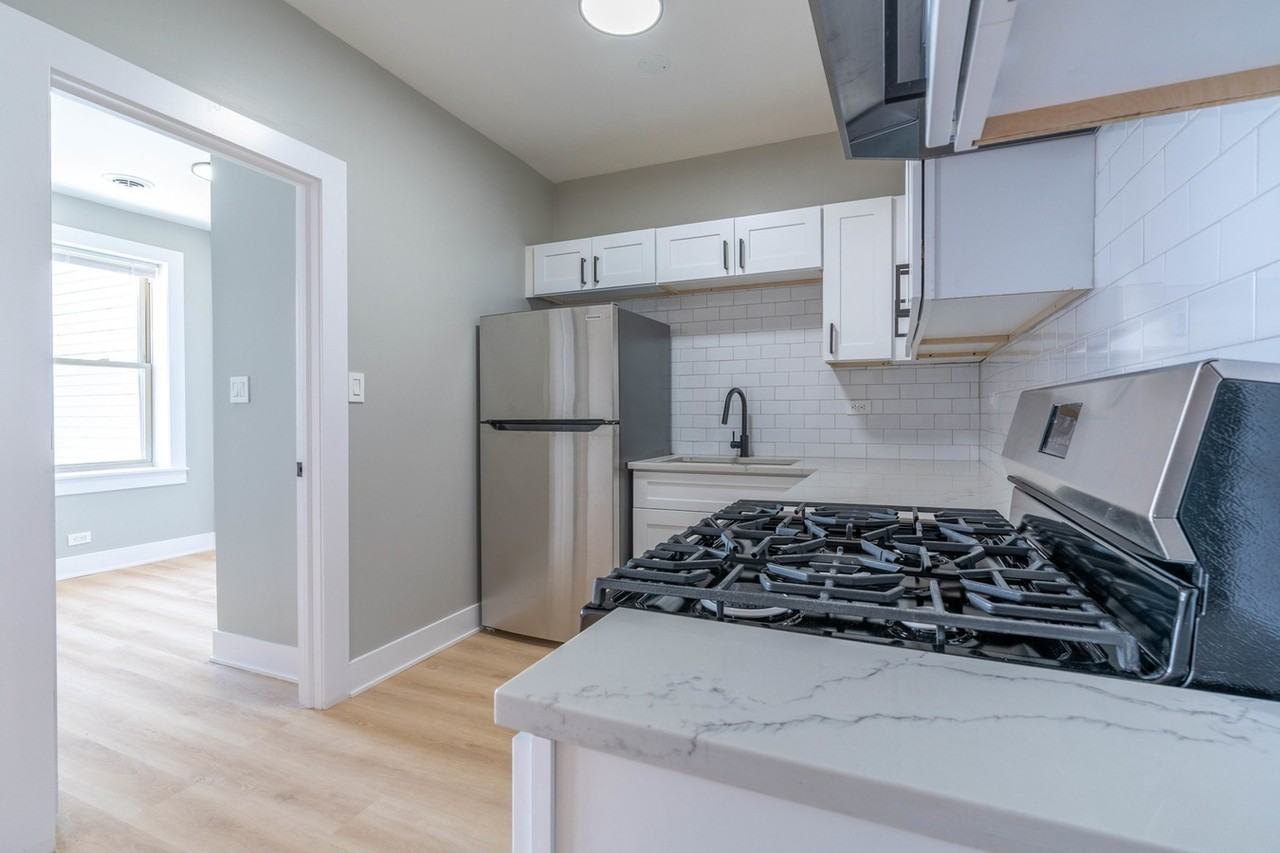 6235-43 N Western Ave - Photo 2 of 50