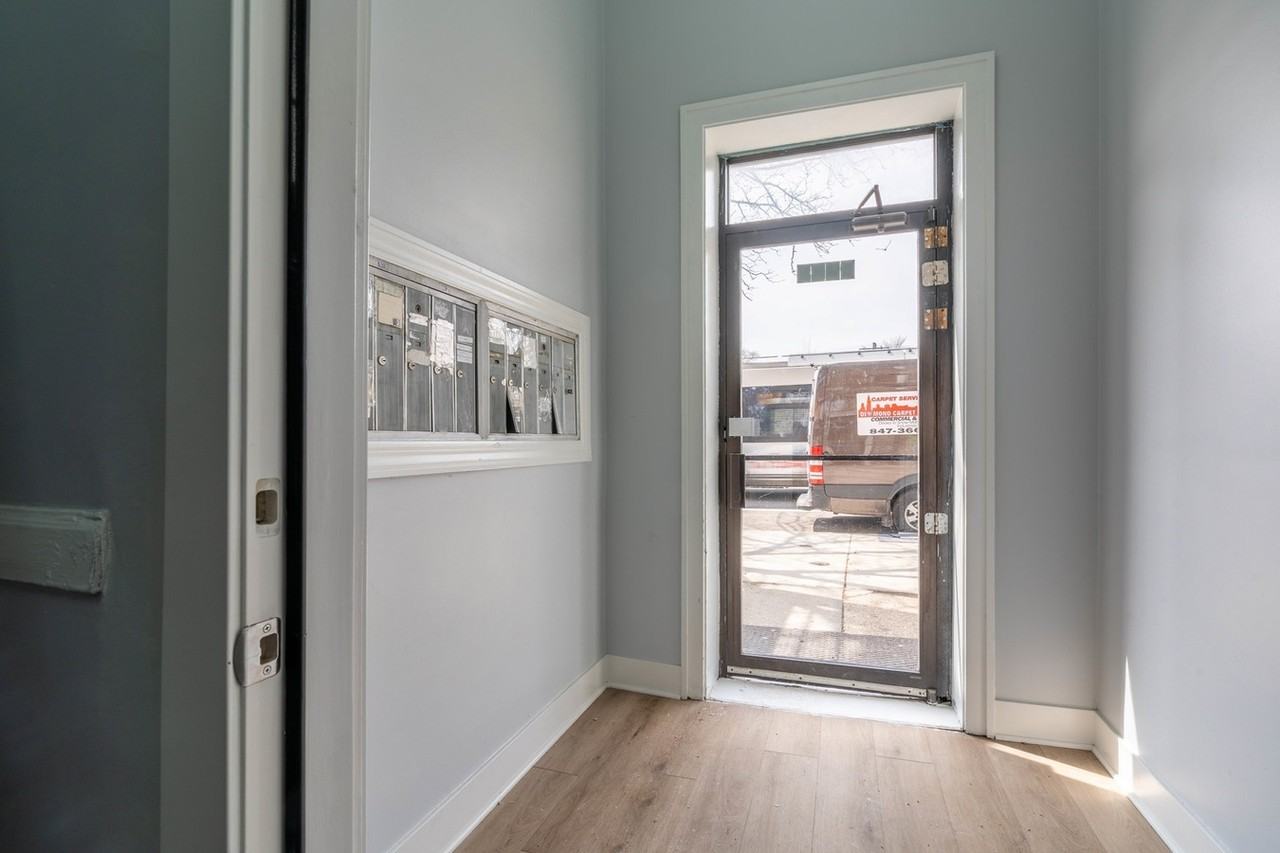 6235-43 N Western Ave - Photo 7 of 50