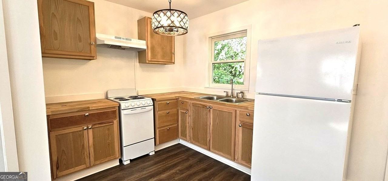 3230 W Shadowlawn Ave Ne - Photo 3 of 10