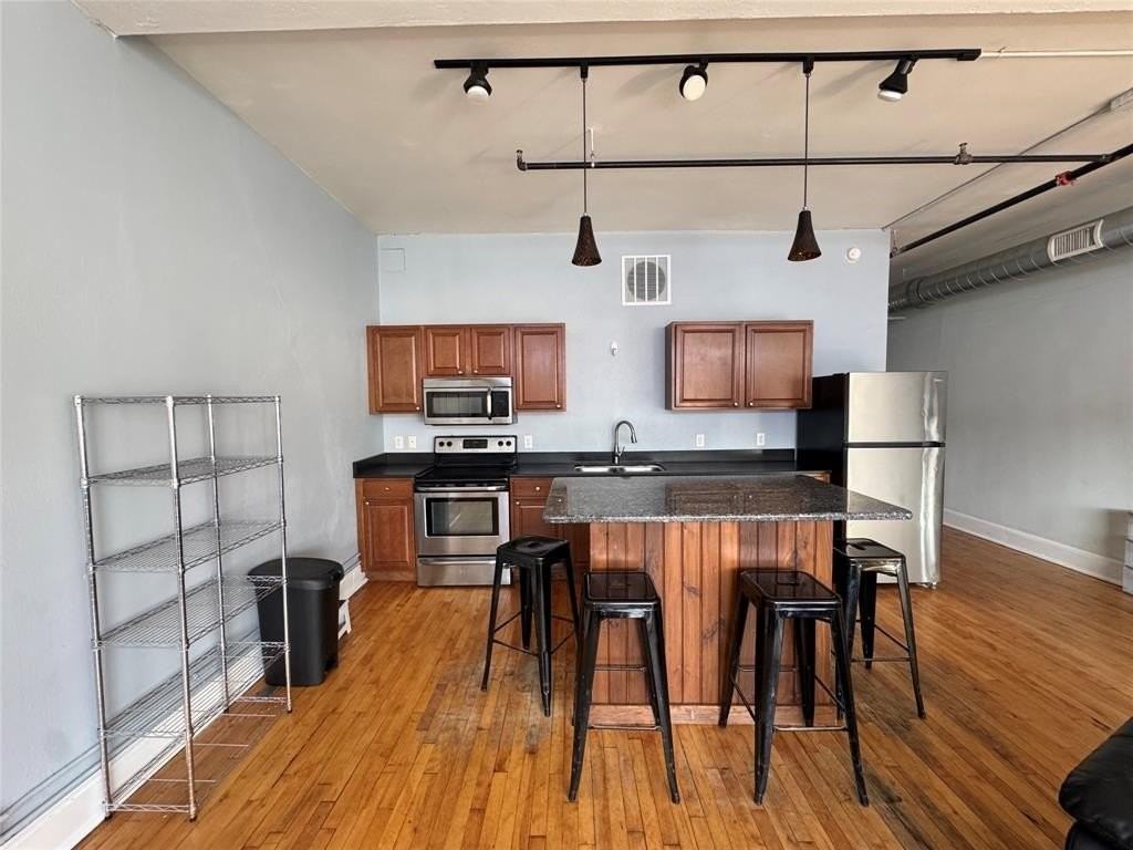 135 Washington St - Photo 2 of 13