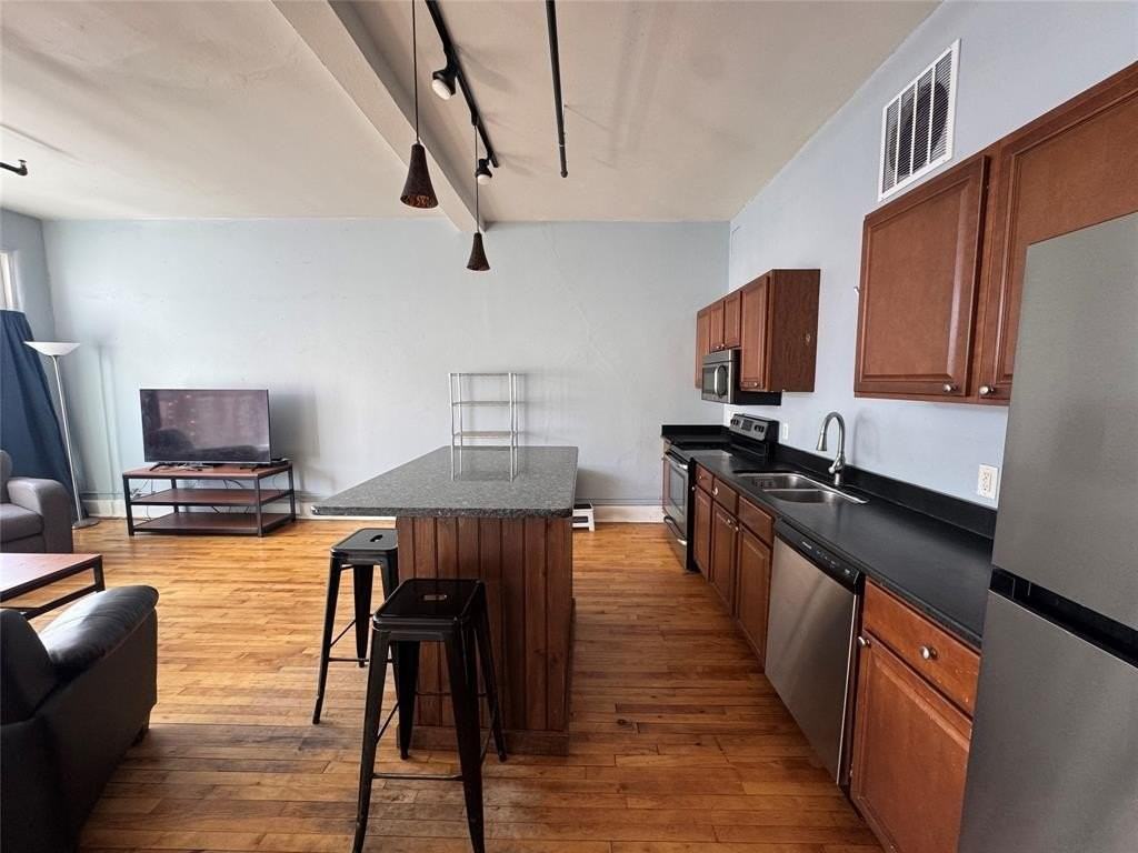 135 Washington St - Photo 3 of 13