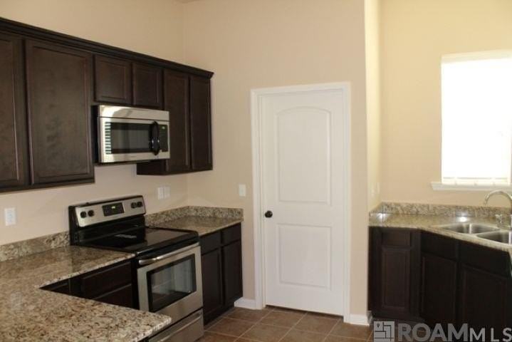 37237 Market Place Dr - Photo 4 of 19