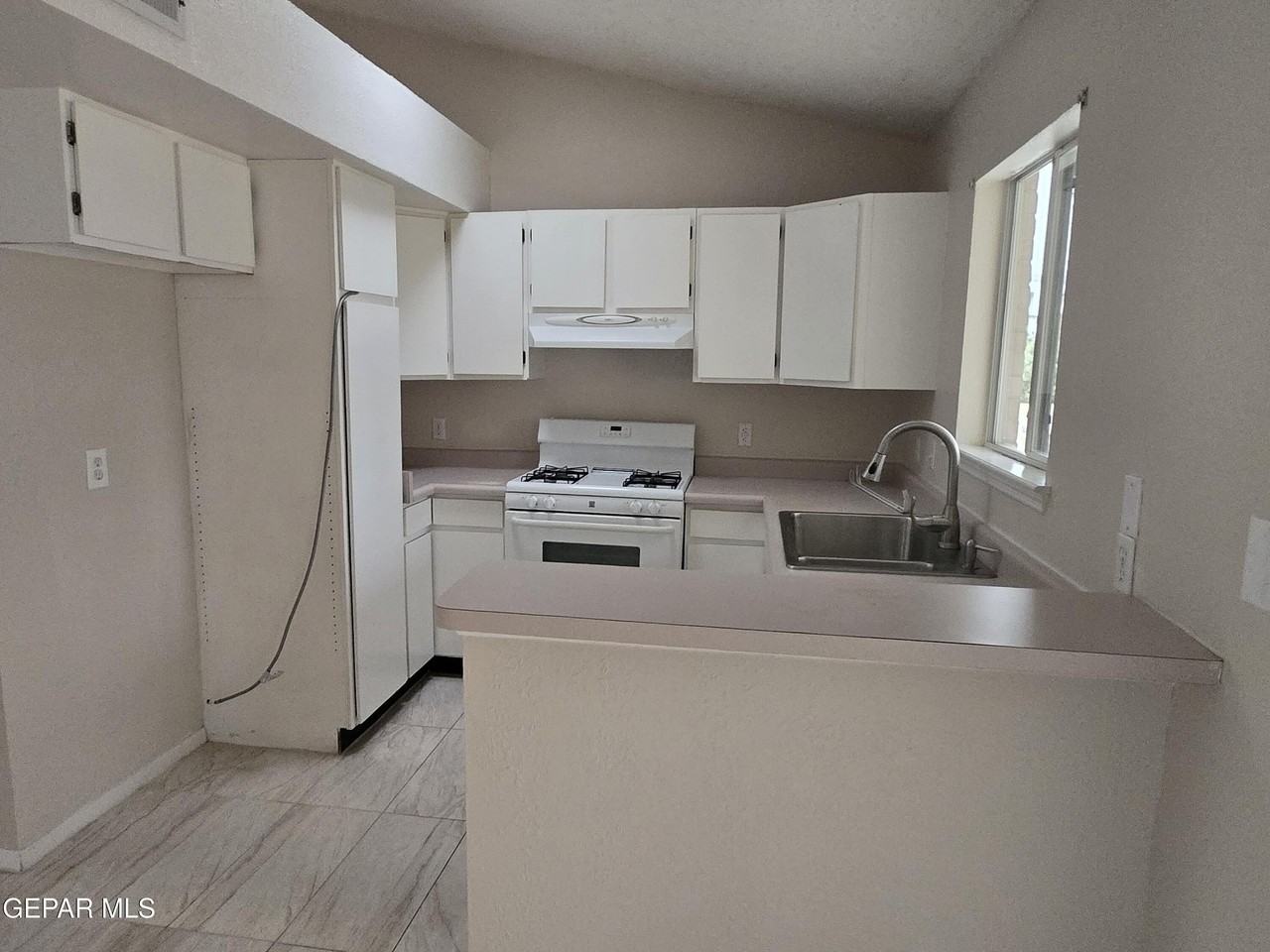 709 La Chapa Ave - Photo 3 of 18