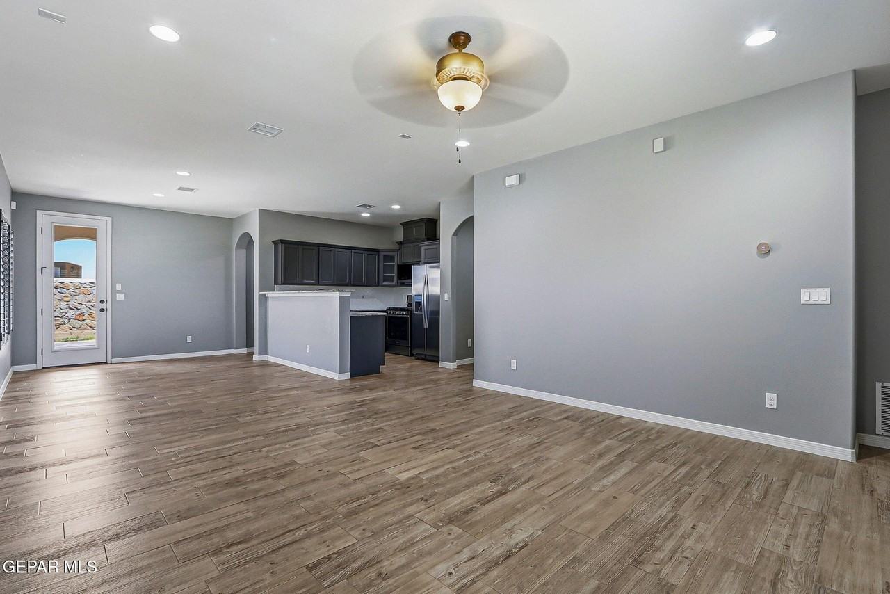 2120 Honour Point Pl - Photo 5 of 29