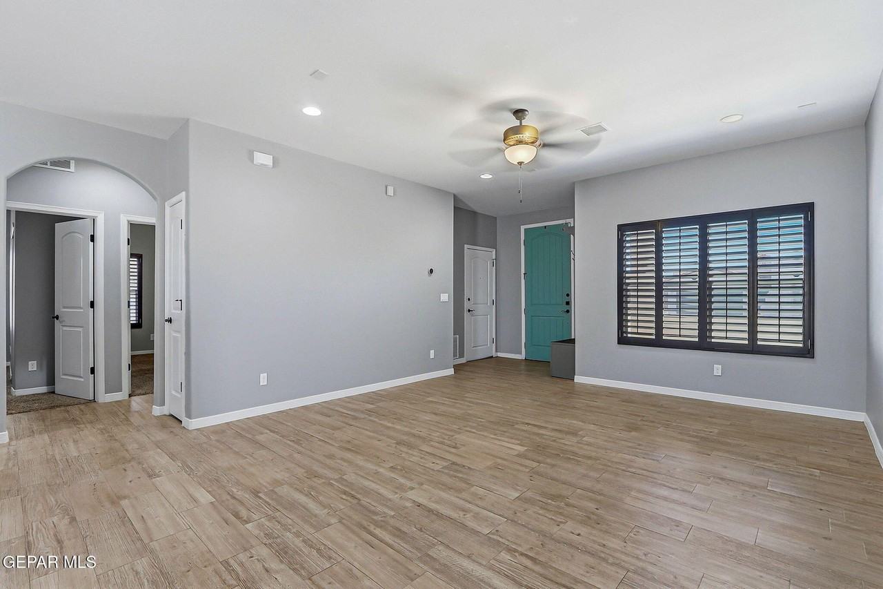 2120 Honour Point Pl - Photo 6 of 29
