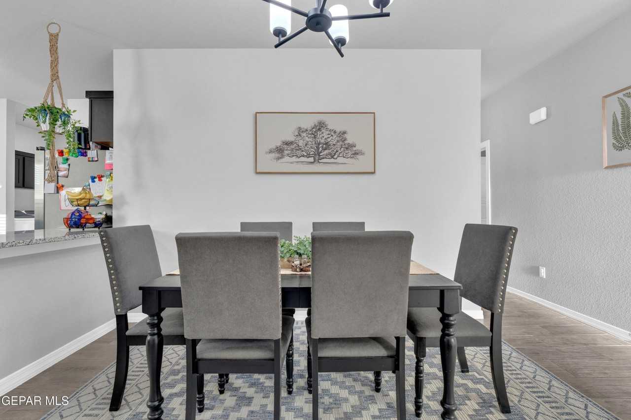 11352 Hidalgo Dr - Photo 7 of 43