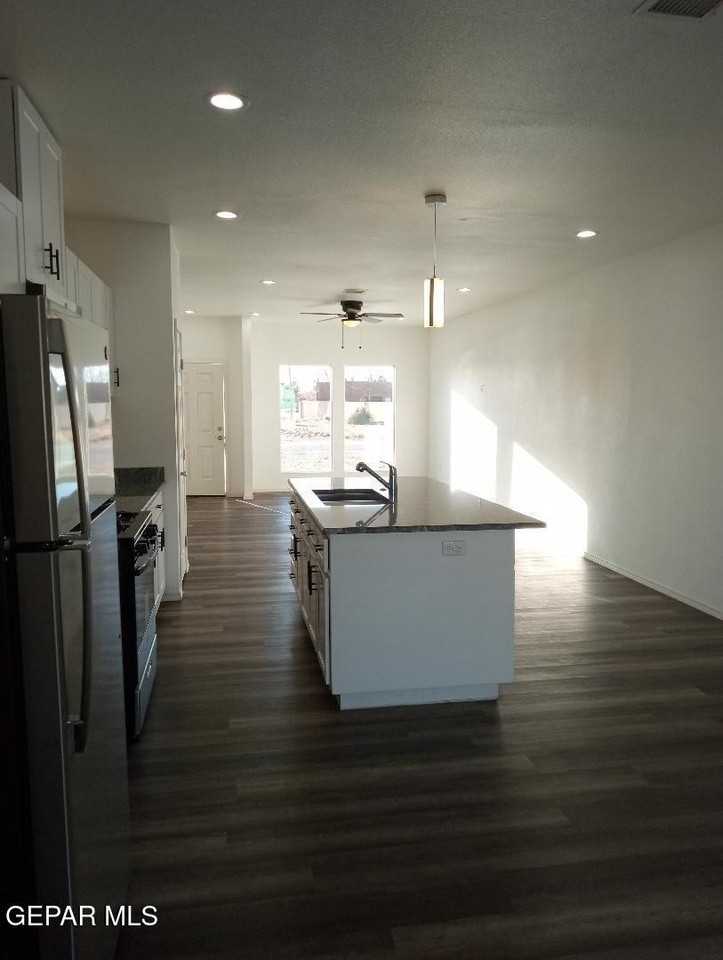 718 Cobre St #2 - Photo 6 of 31