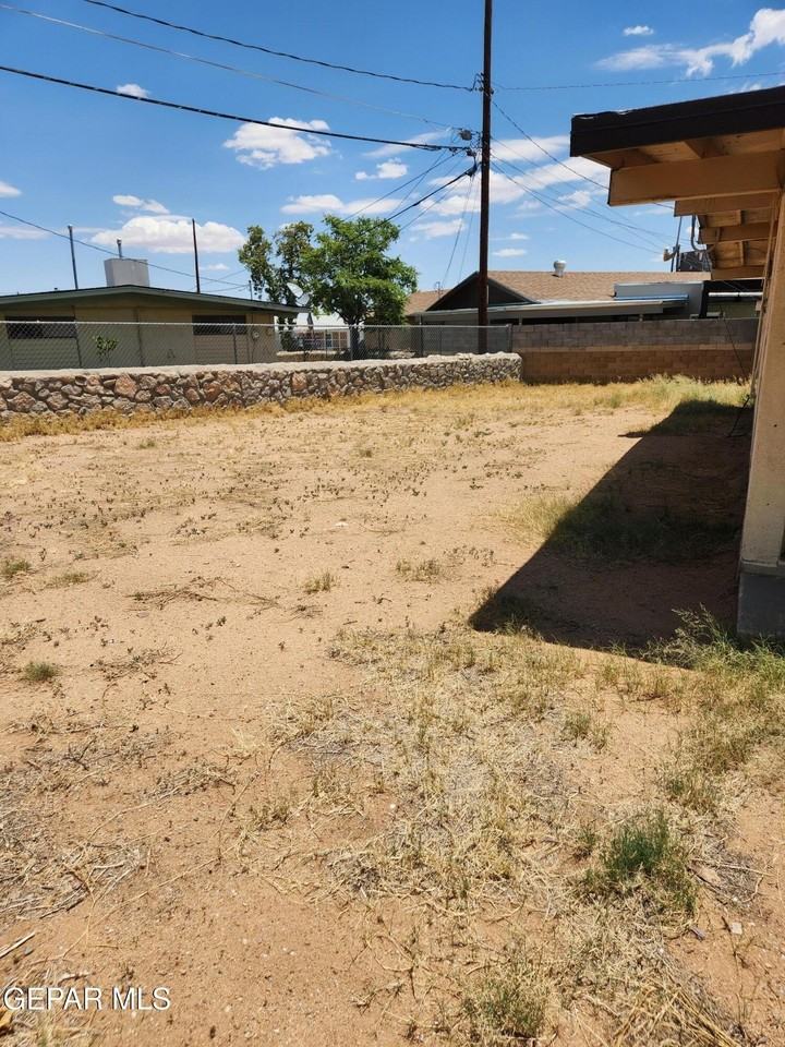 10331 Blythe Dr - Photo 2 of 11