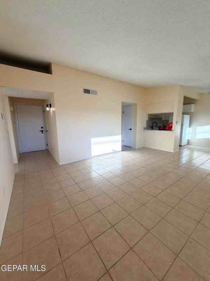 2121 Lake Omega St - Photo 5 of 21