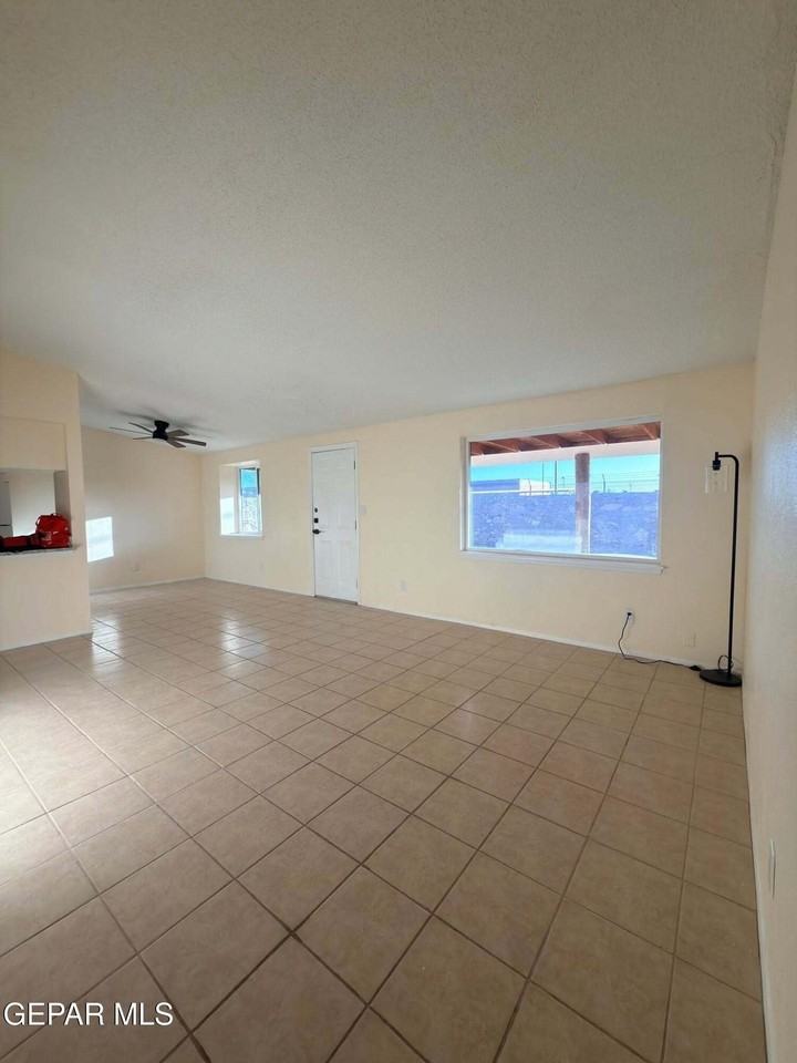 2121 Lake Omega St - Photo 7 of 21