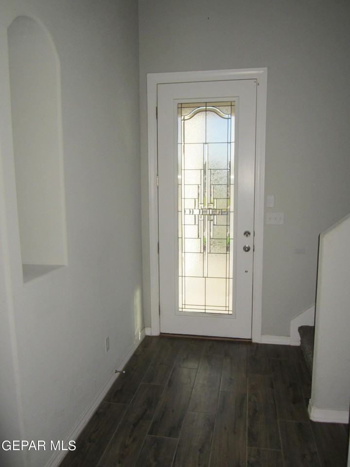 12253 Desert Cliff Ct - Photo 4 of 50
