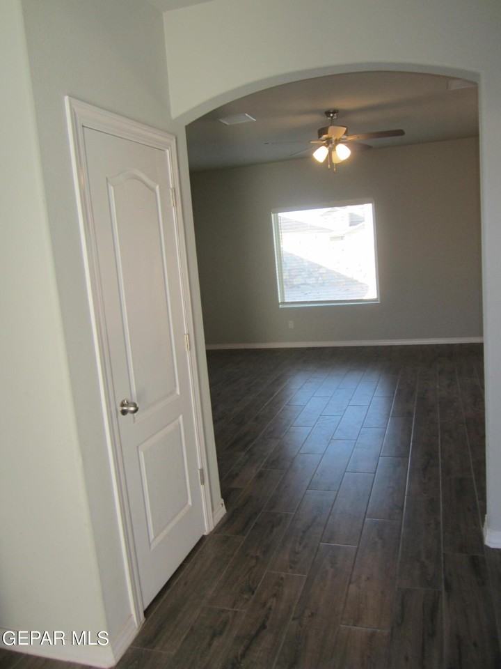 12253 Desert Cliff Ct - Photo 5 of 50