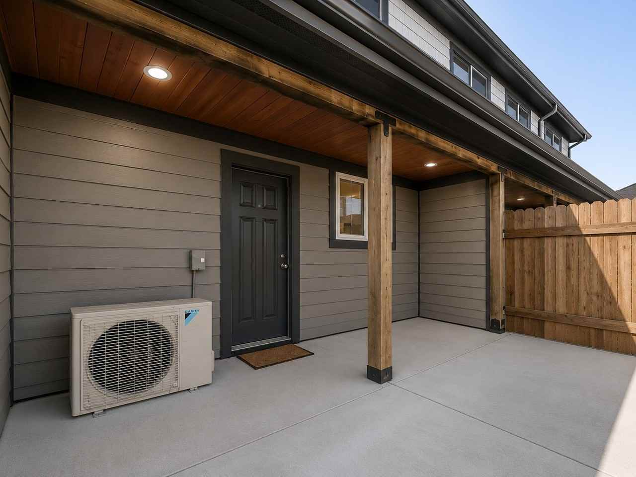 708 E Street - Photo 5 of 17