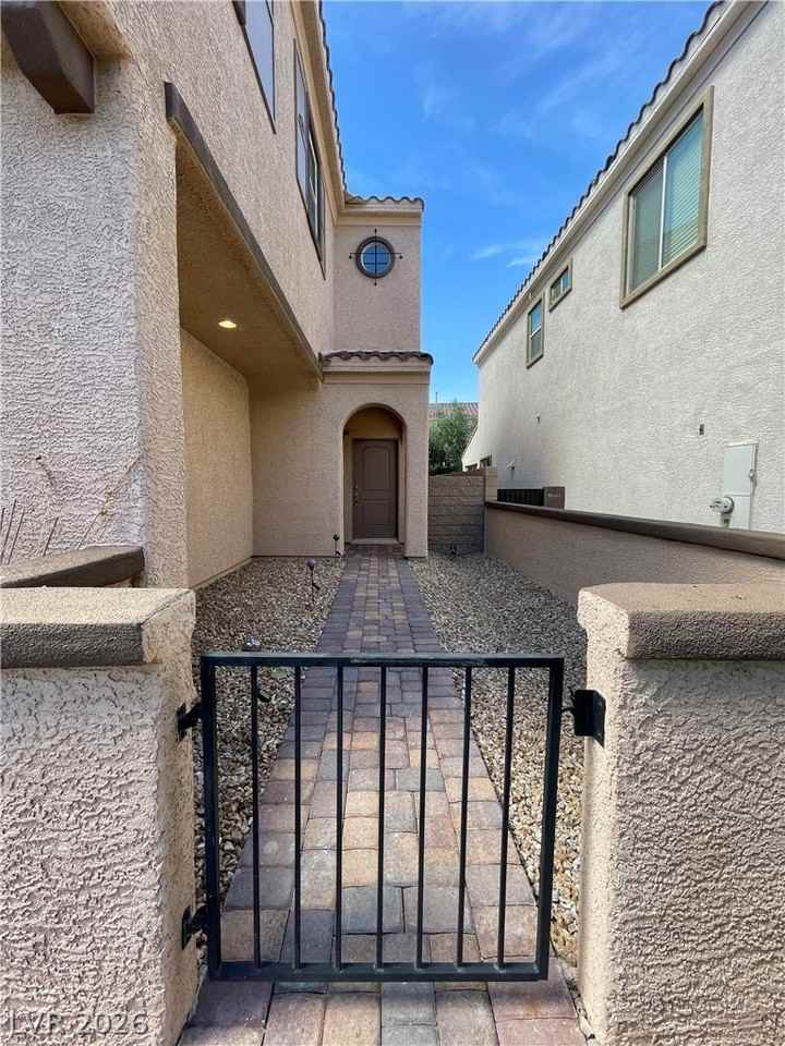 9702 Canyon Landing Ave - Photo 4 of 50